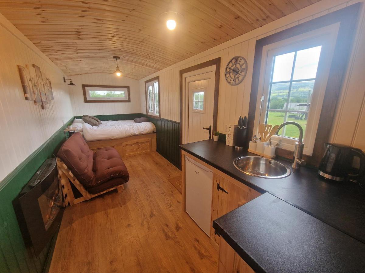 Cwtch Glamping Shepherds Huts Abergavenny Exterior photo